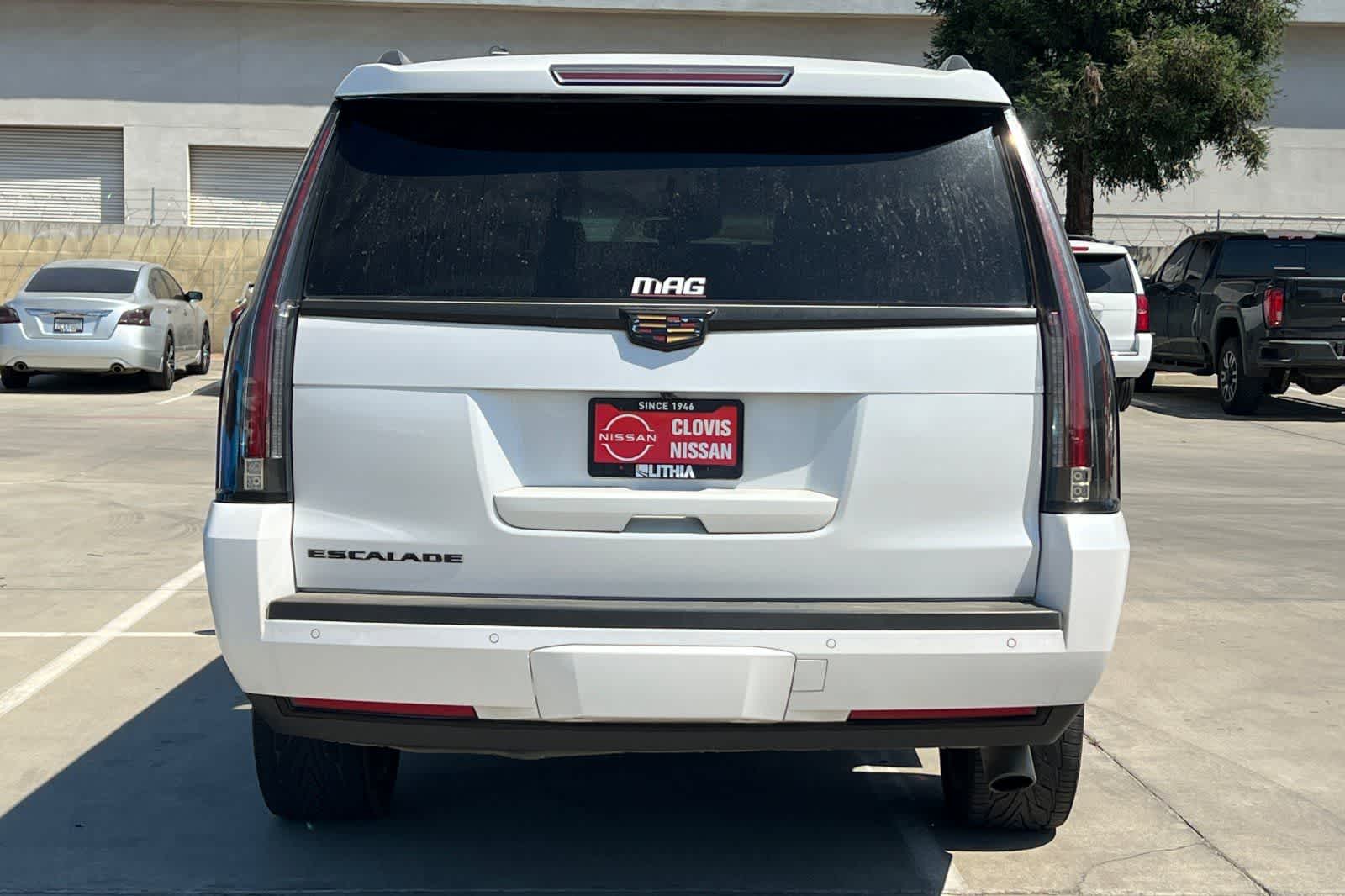Thumbnail: 2016 Cadillac Escalade - 8