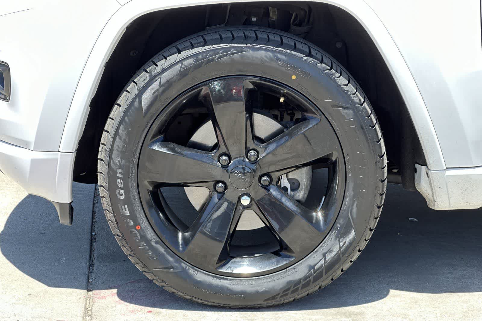 Thumbnail: 2015 Jeep Grand Cherokee - 36
