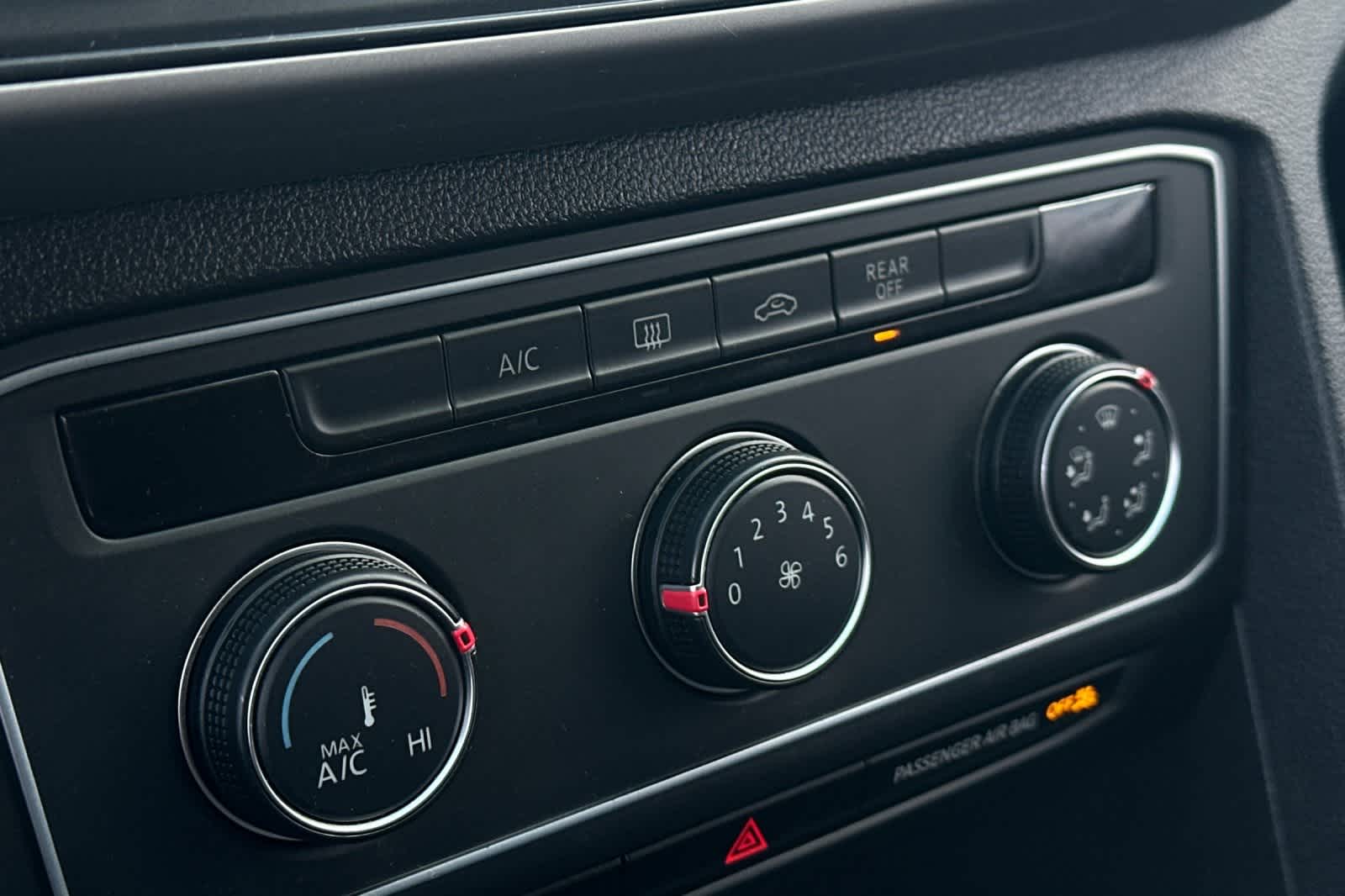 Thumbnail: 2021 Volkswagen Atlas - 24