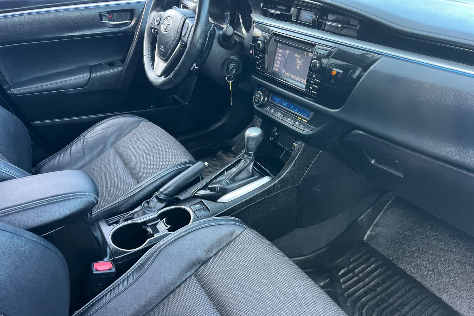Thumbnail: 2015 Toyota Corolla - 17