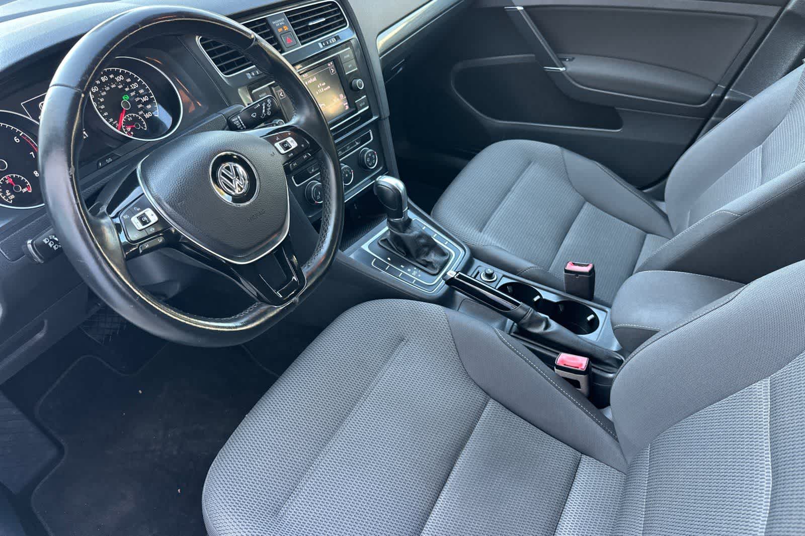 Thumbnail: 2019 Volkswagen e-Golf - 12