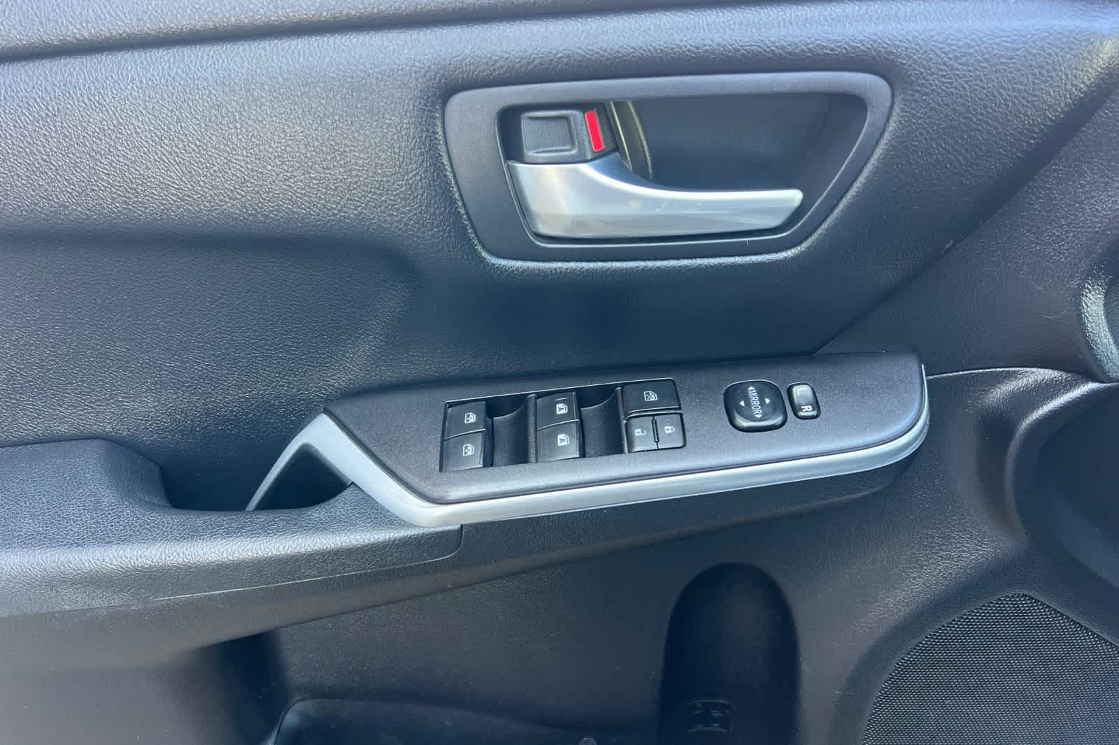 Thumbnail: 2016 Toyota Camry - 13