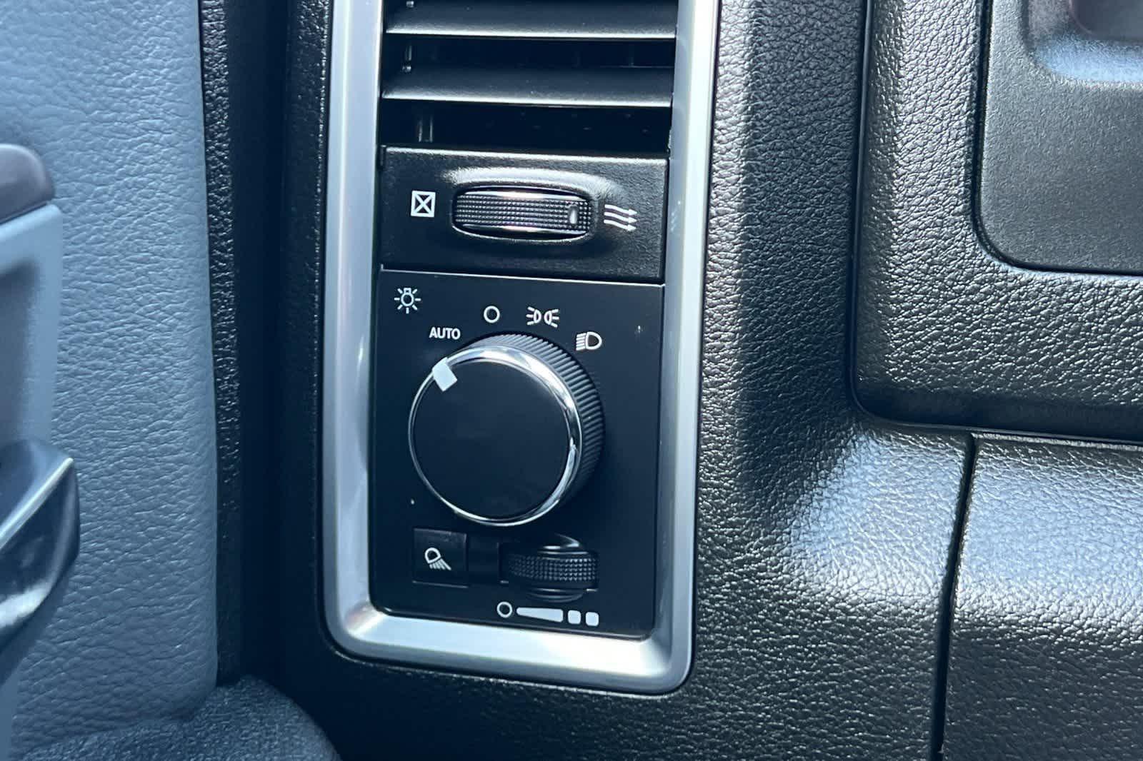 Thumbnail: 2024 RAM 1500 Classic - 31