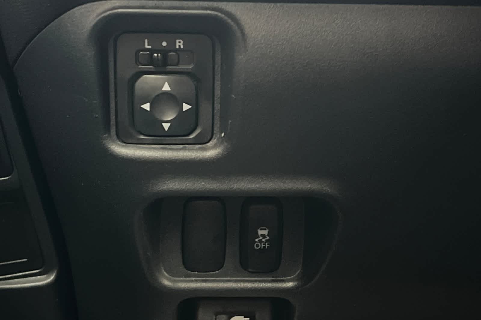 Thumbnail: 2016 Mitsubishi i-MiEV - 30