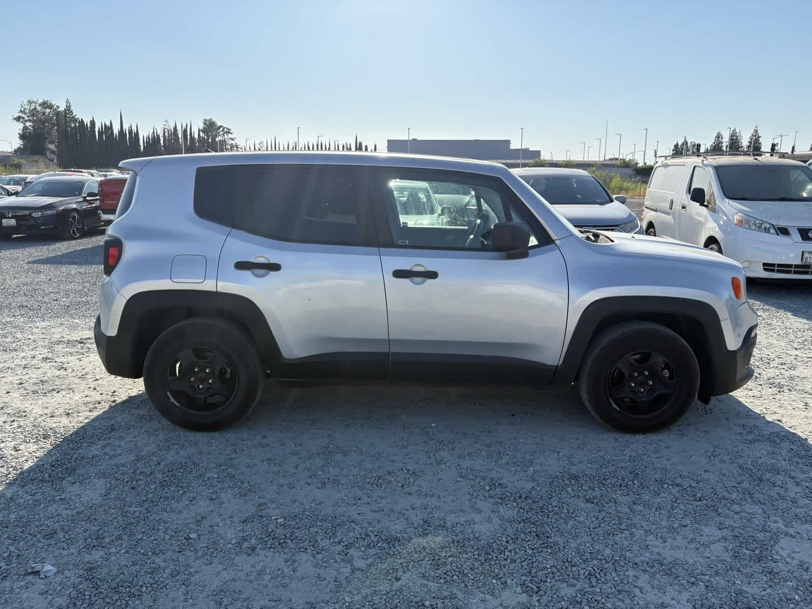 Thumbnail: 2017 Jeep Renegade - 9
