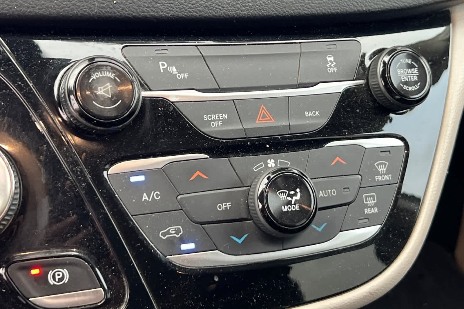 Thumbnail: 2017 Chrysler Pacifica - 25