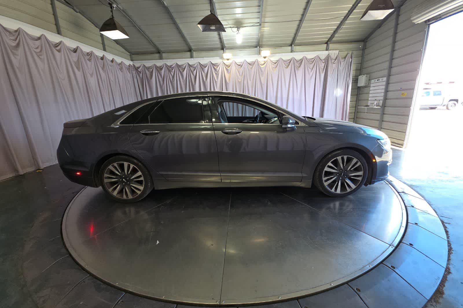 Thumbnail: 2017 Lincoln MKZ - 9
