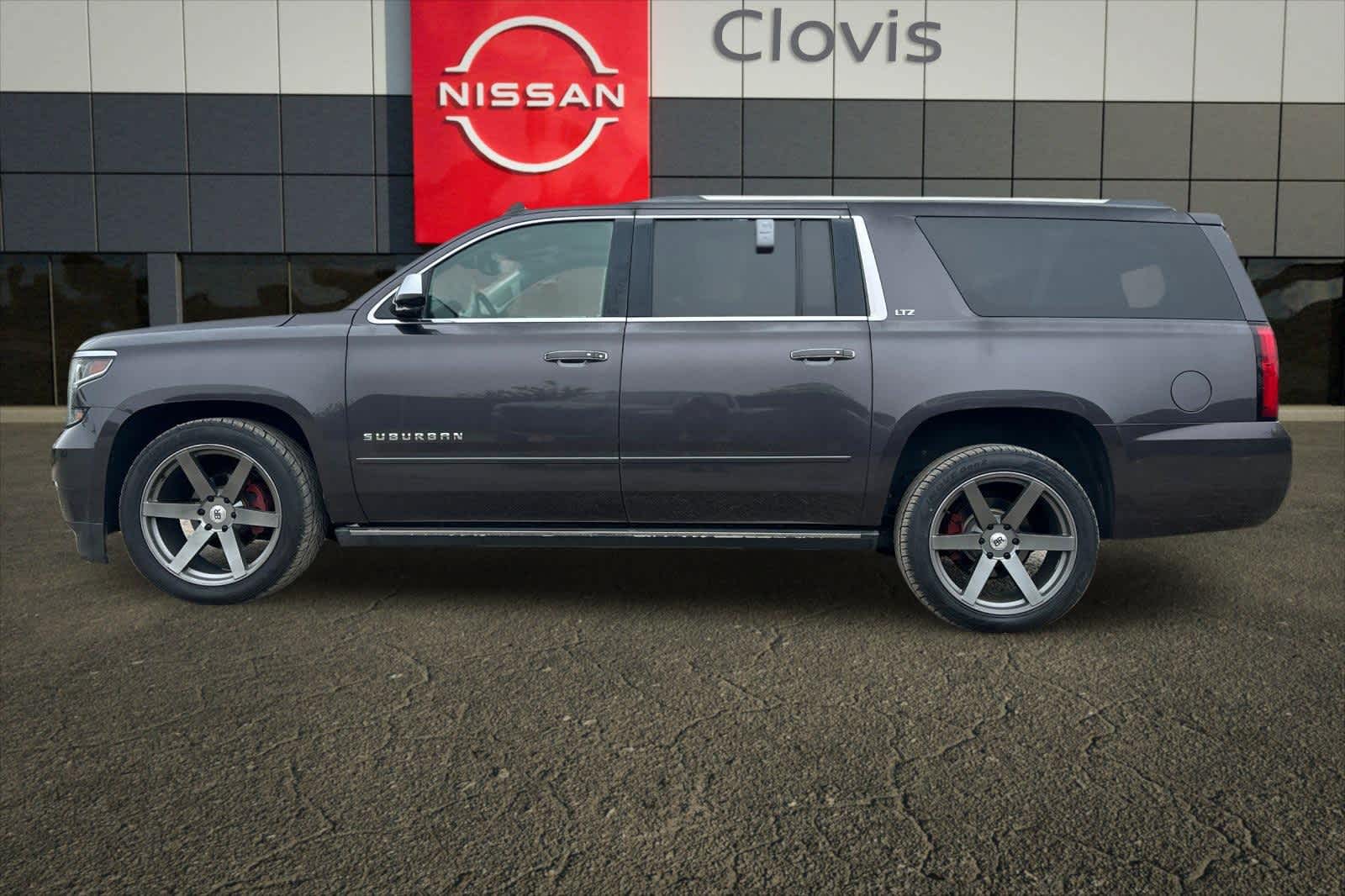 Thumbnail: 2016 Chevrolet Suburban - 6