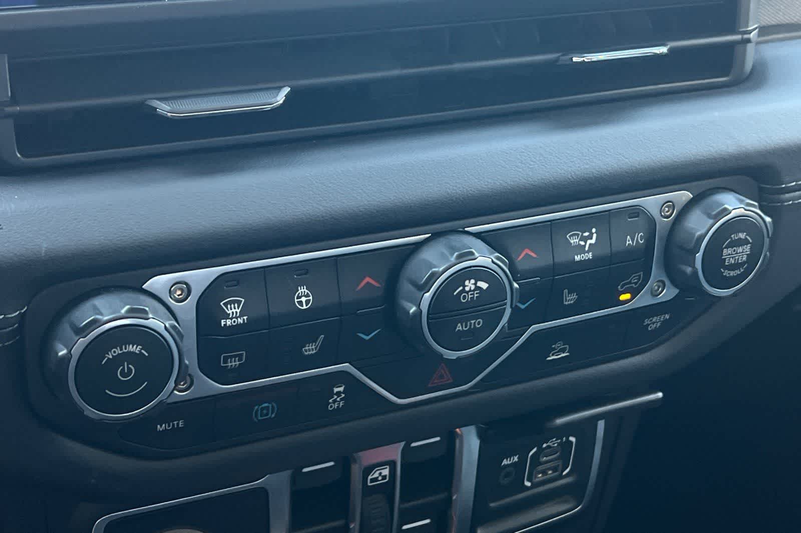 Thumbnail: 2025 Jeep Wrangler - 21