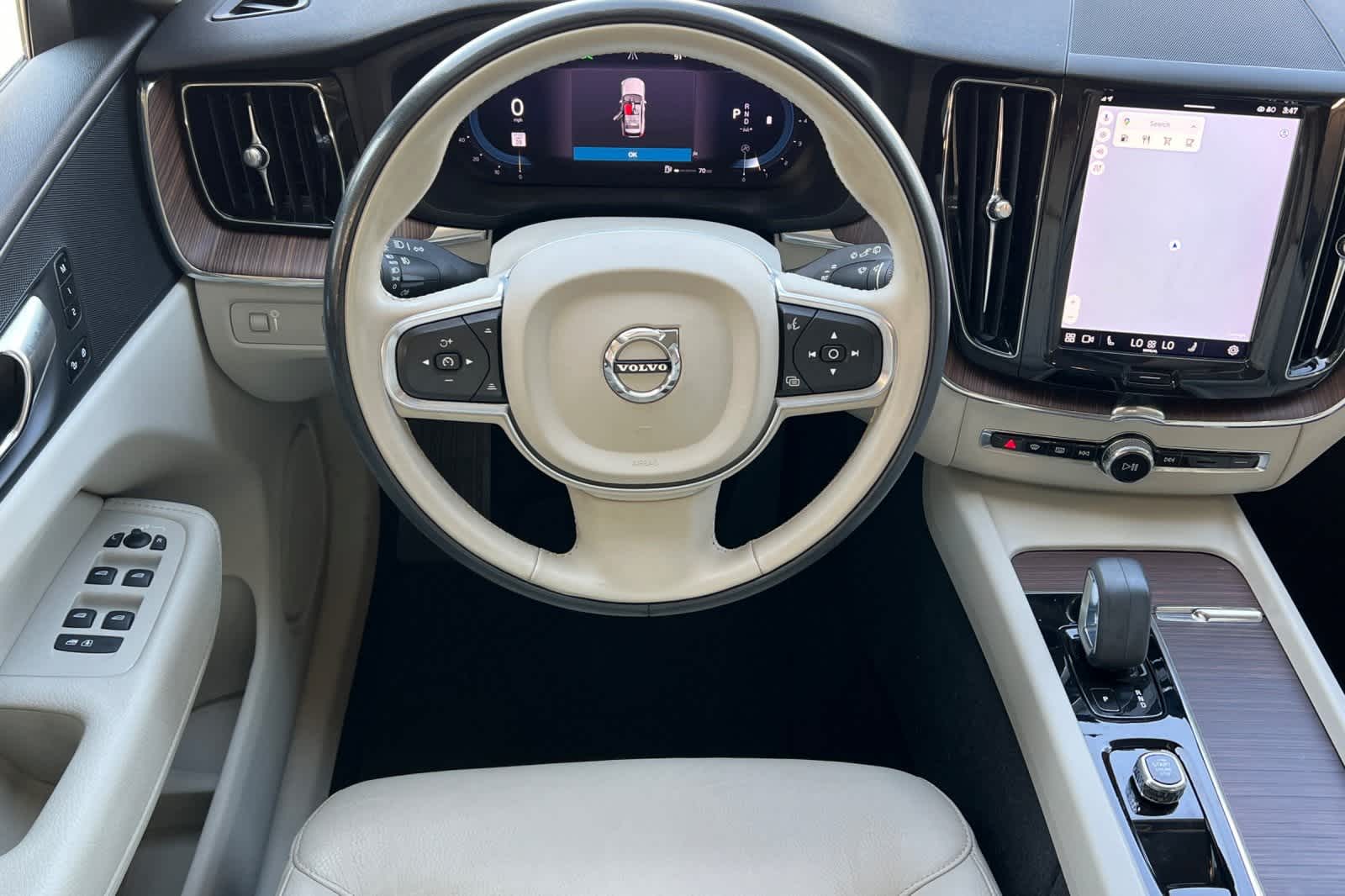 Thumbnail: 2022 Volvo XC60 - 17