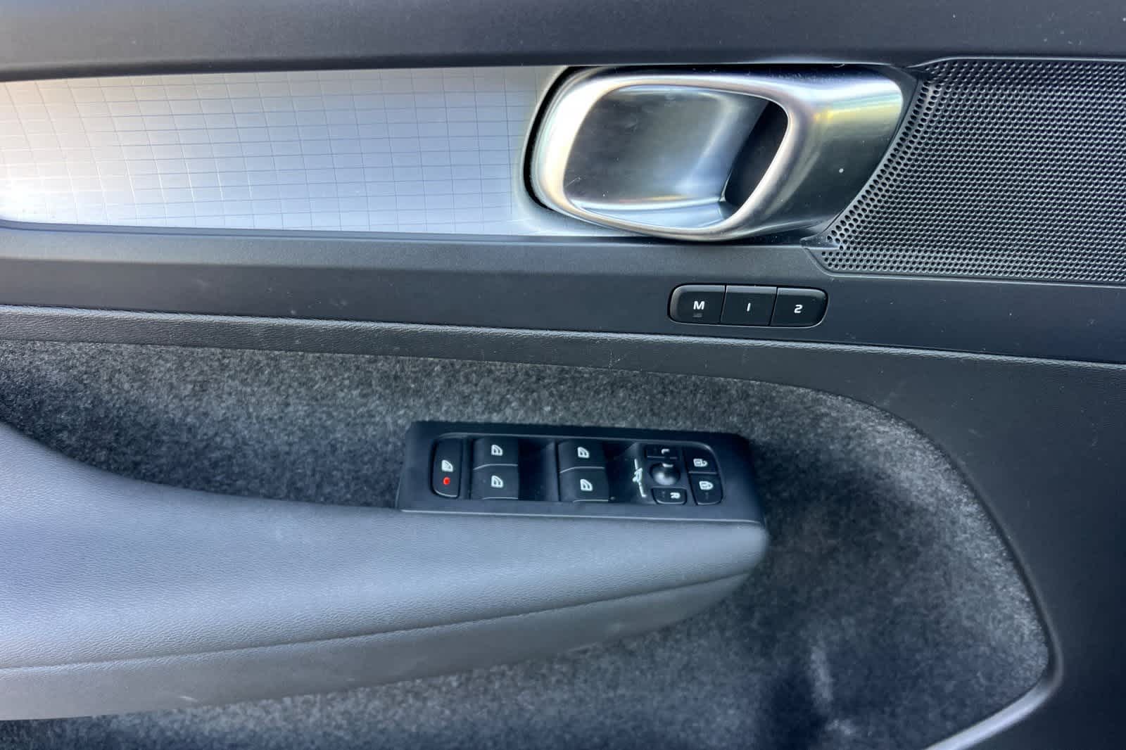 Thumbnail: 2023 Volvo XC40 - 13