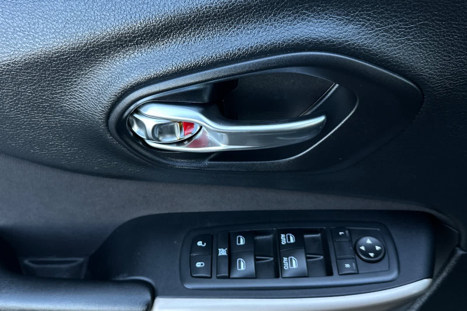 Thumbnail: 2017 Jeep Cherokee - 13