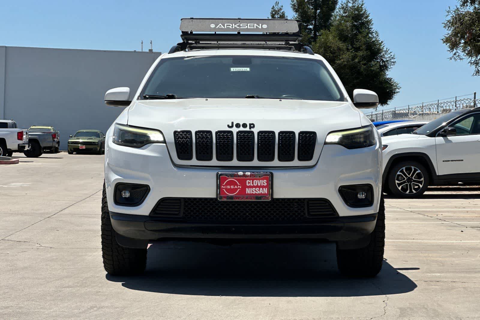 Thumbnail: 2019 Jeep Cherokee - 11