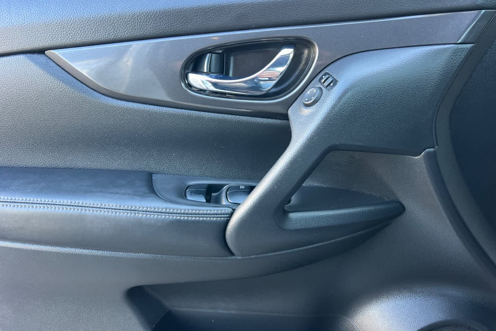 Thumbnail: 2020 Nissan Rogue - 13