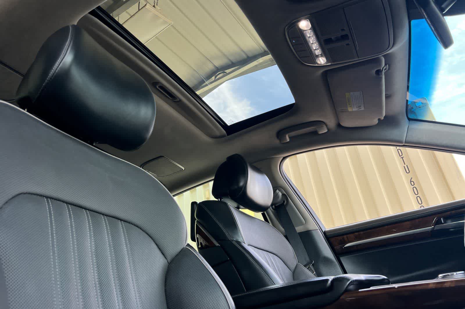 Thumbnail: 2019 Genesis G90 - 18