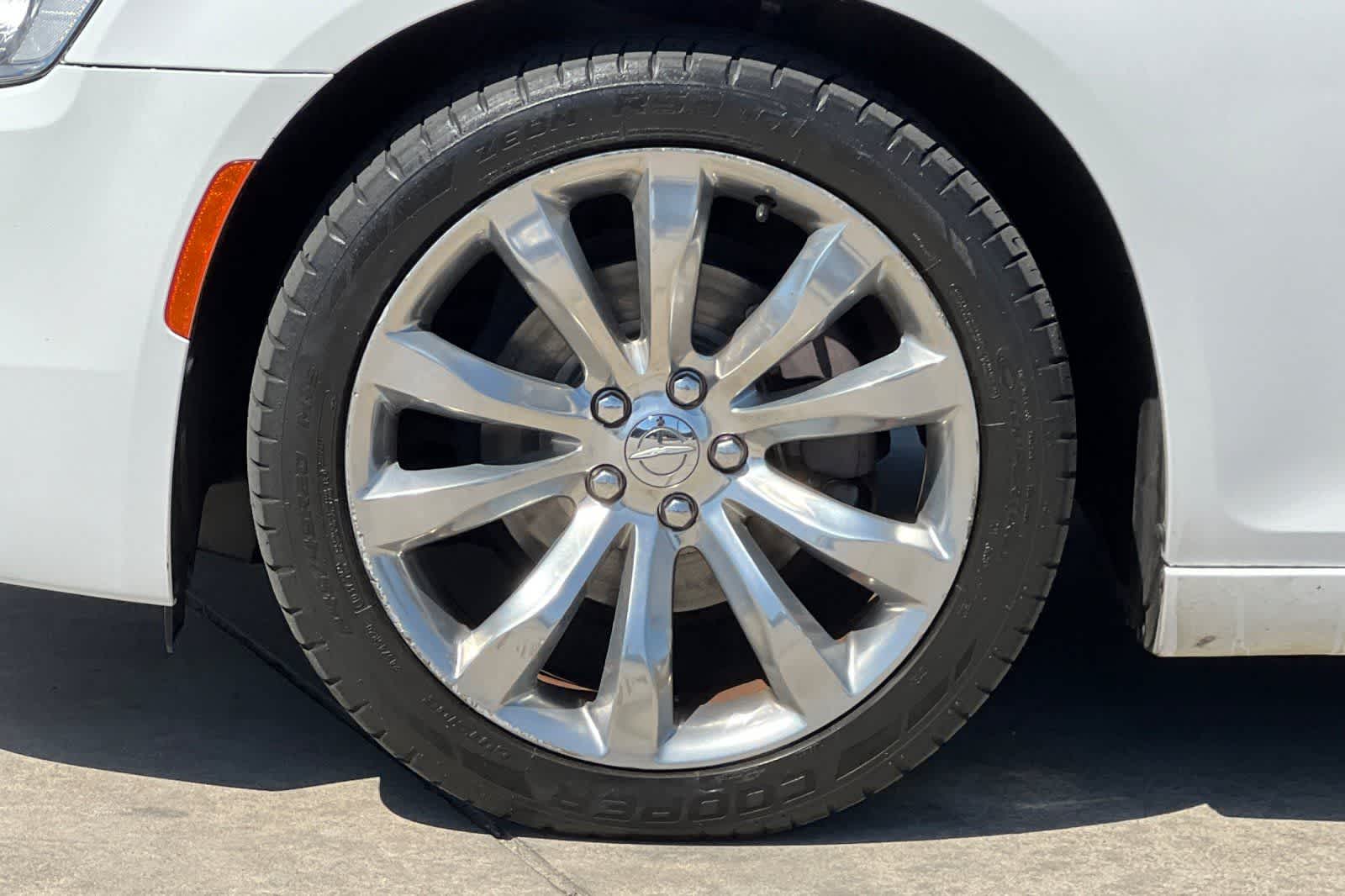 Thumbnail: 2019 Chrysler 300 - 35