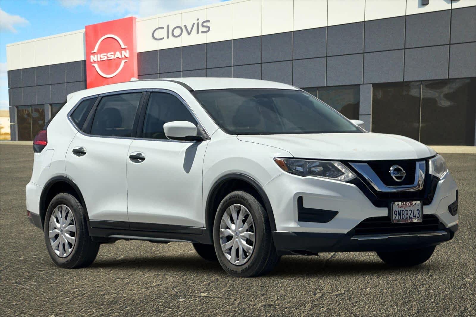 Thumbnail: 2017 Nissan Rogue - 10