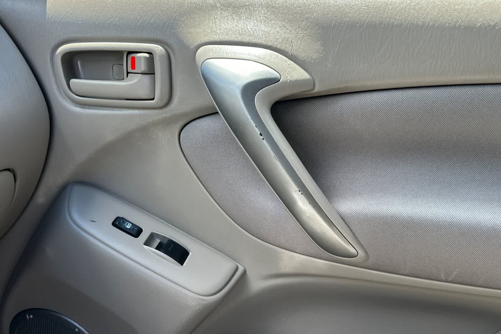 Thumbnail: 2004 Toyota RAV4 - 20