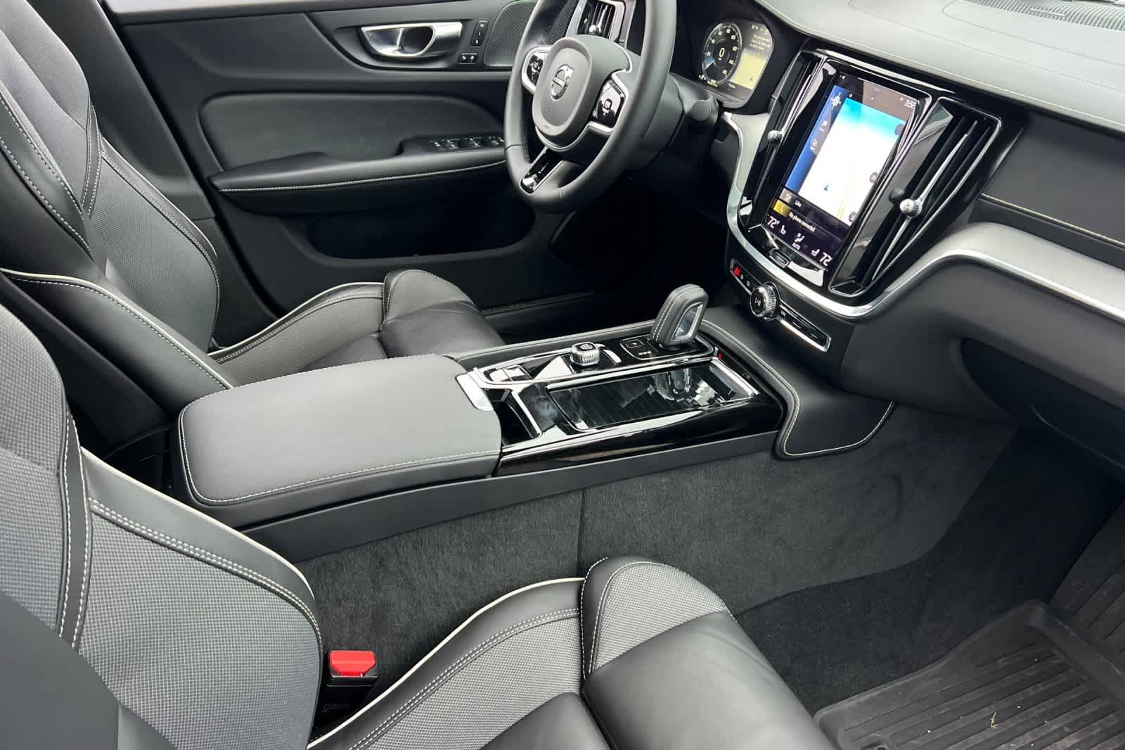 Thumbnail: 2022 Volvo S60 - 16