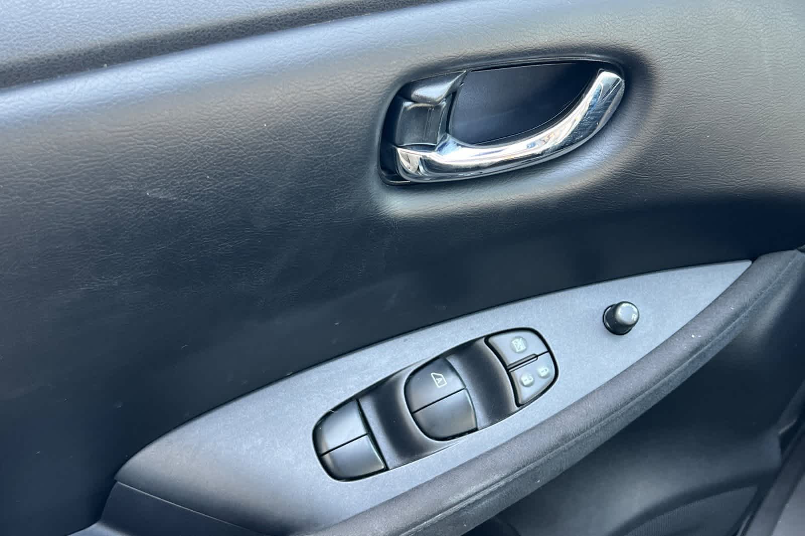 Thumbnail: 2015 Nissan Leaf - 15