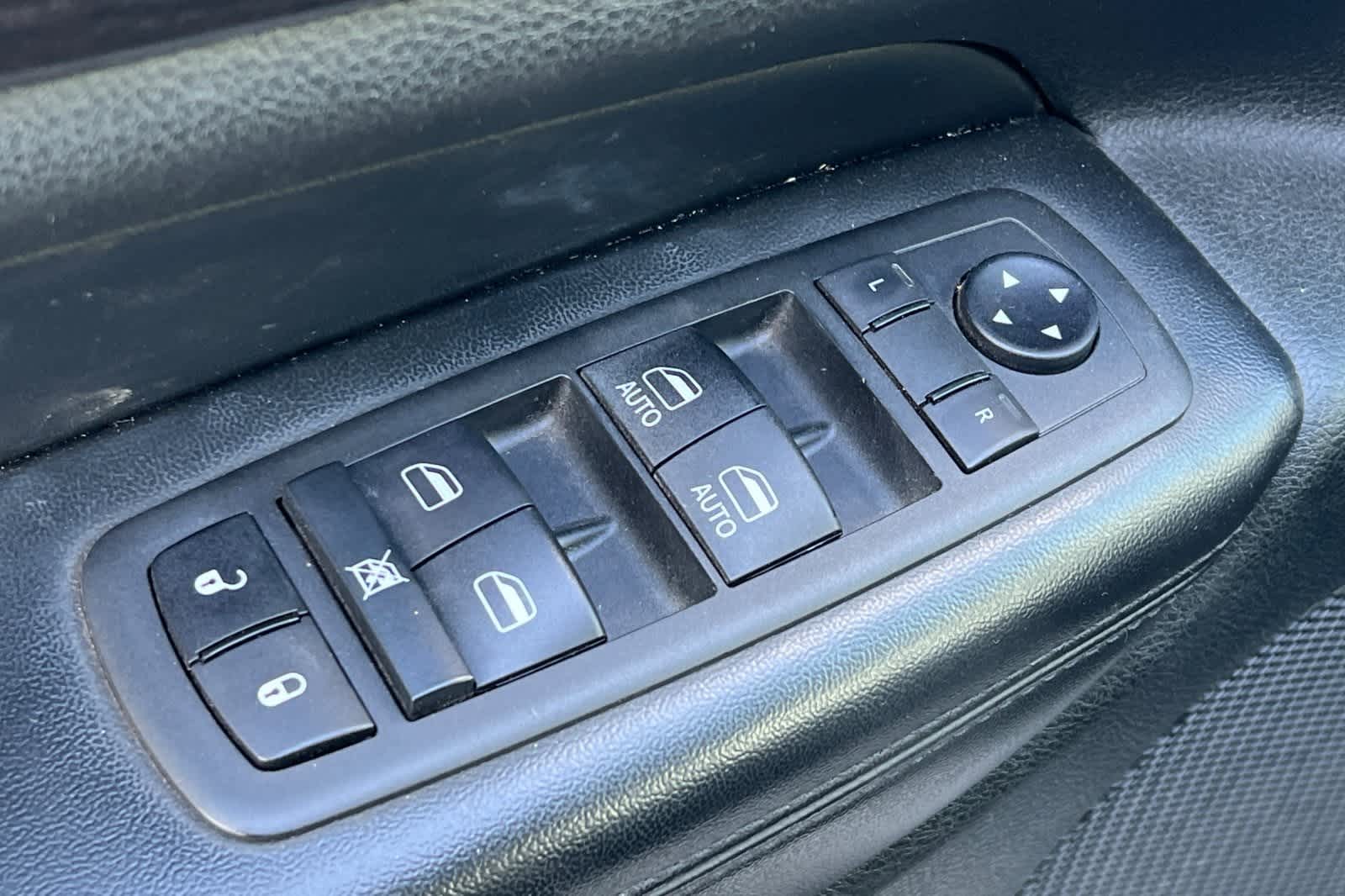Thumbnail: 2014 Jeep Grand Cherokee - 16