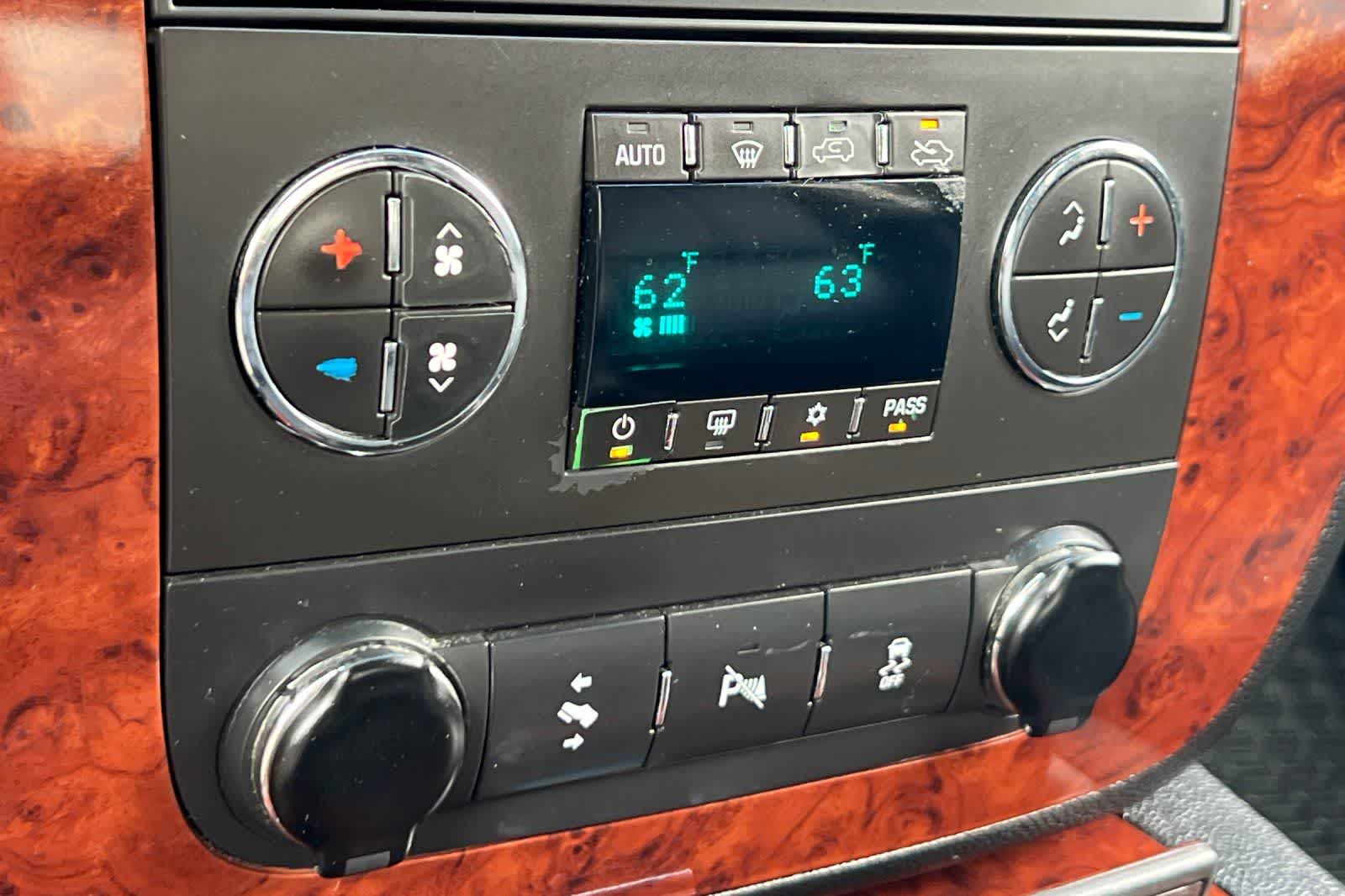 Thumbnail: 2012 Chevrolet Avalanche 1500 - 24