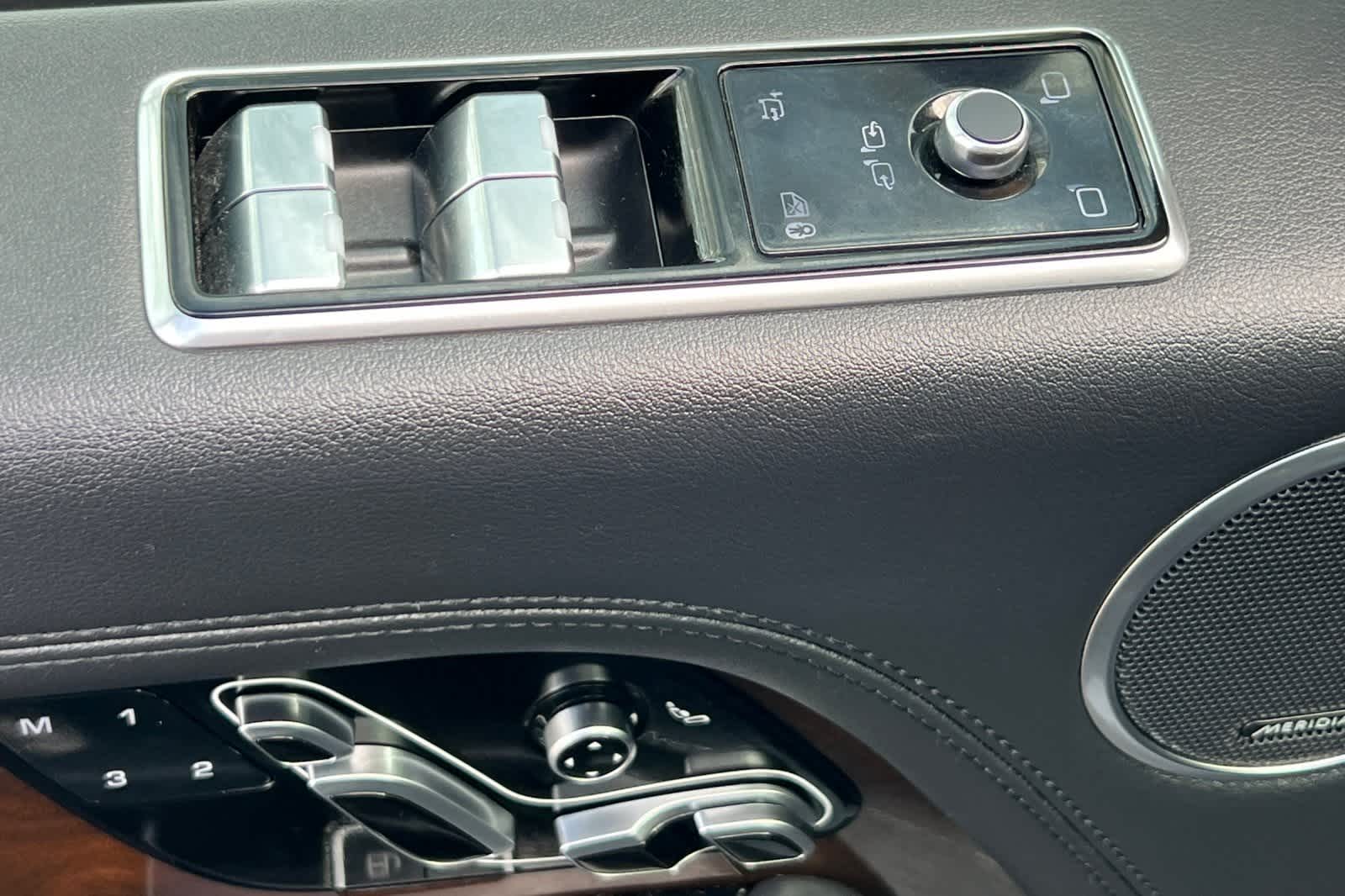 Thumbnail: 2021 Land Rover Range Rover - 14