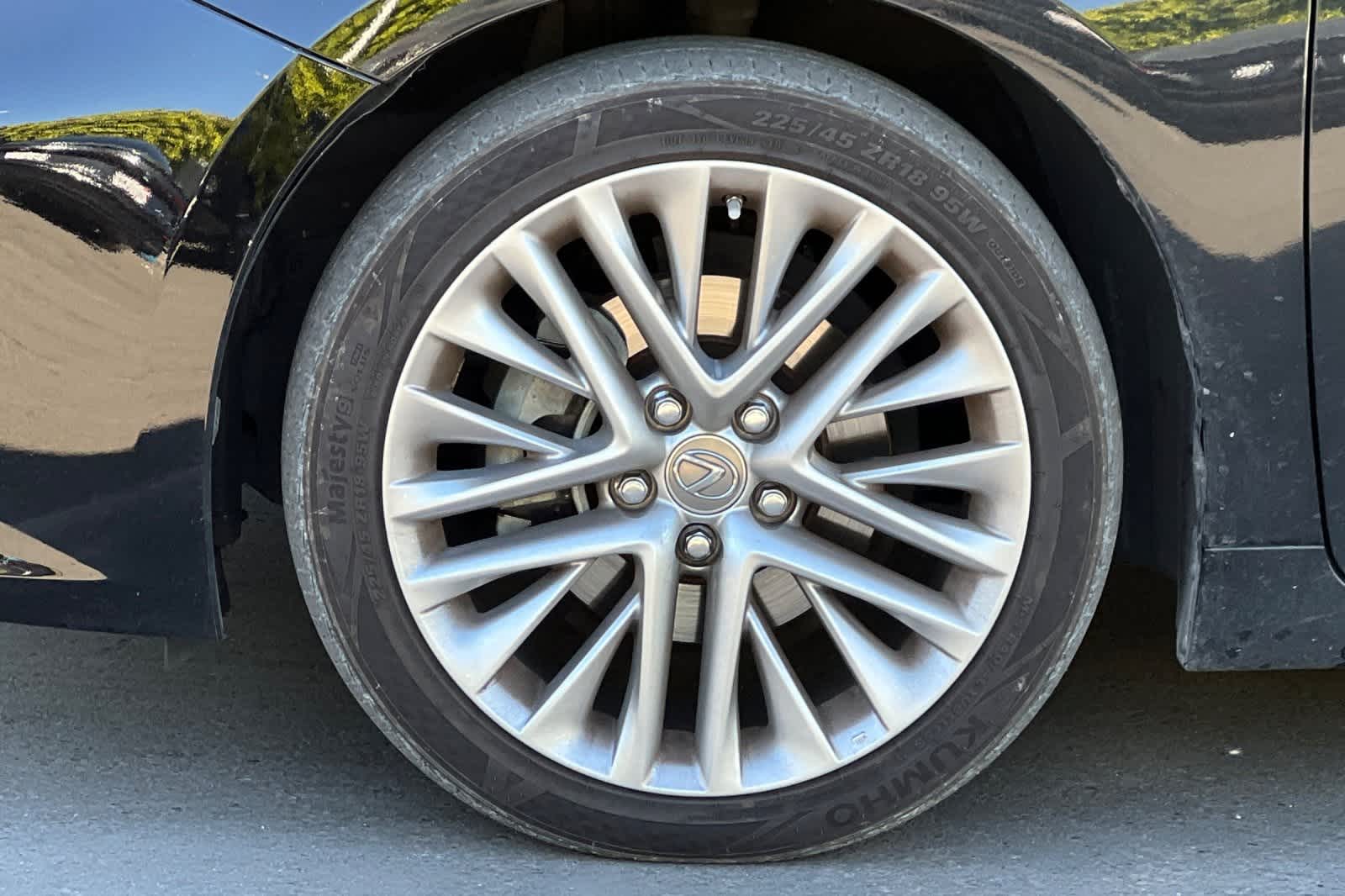 Thumbnail: 2015 Lexus ES - 28