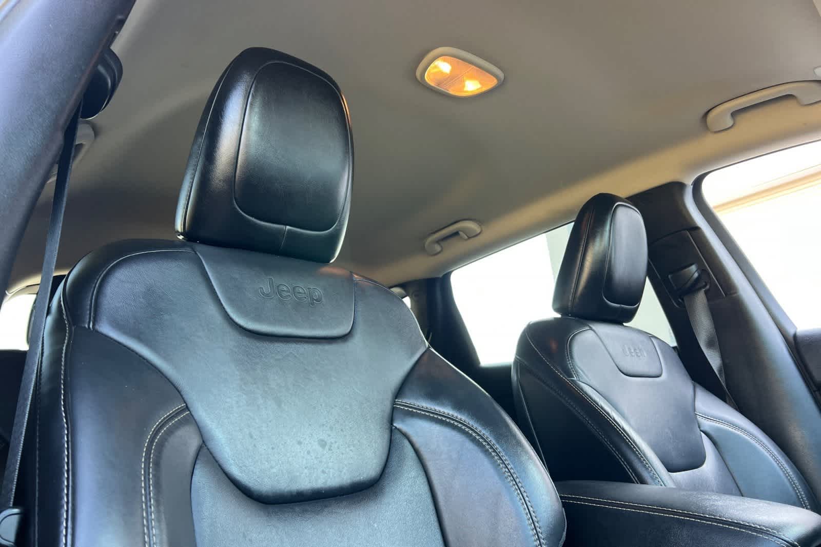 Thumbnail: 2018 Jeep Cherokee - 18