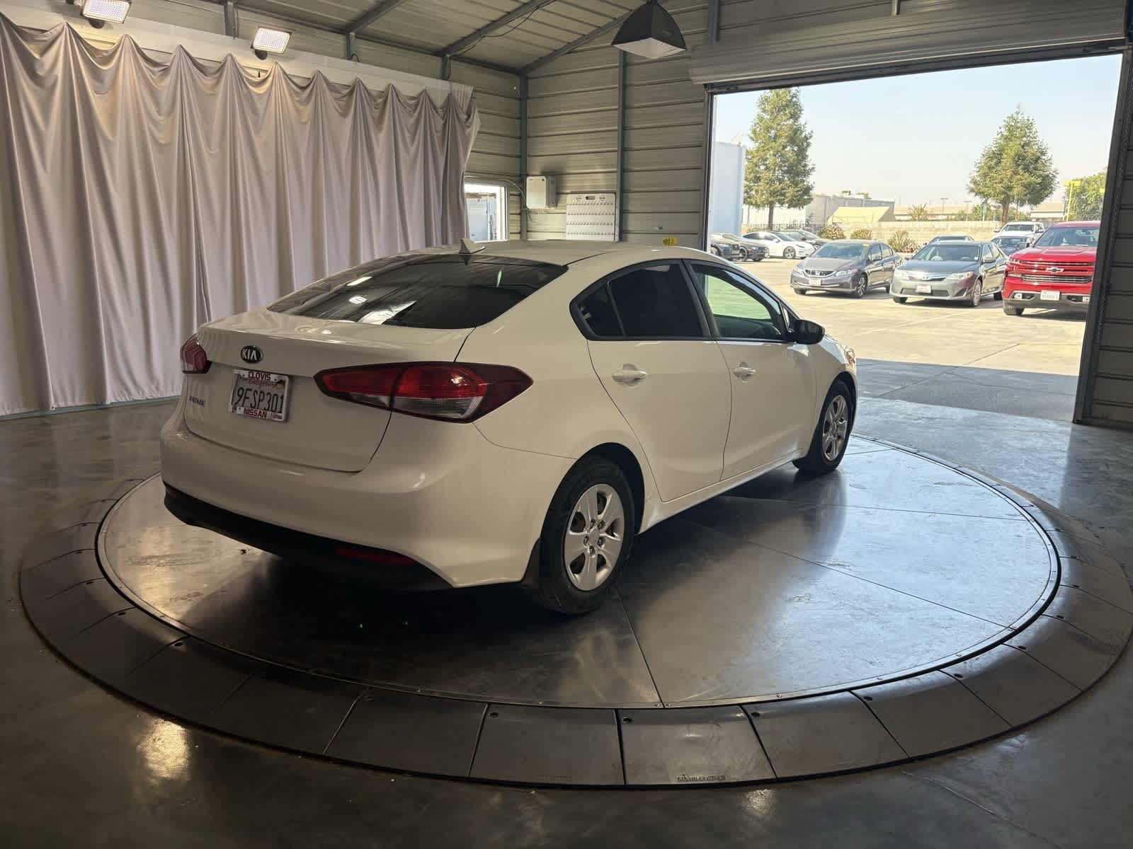 Thumbnail: 2017 Kia Forte - 7