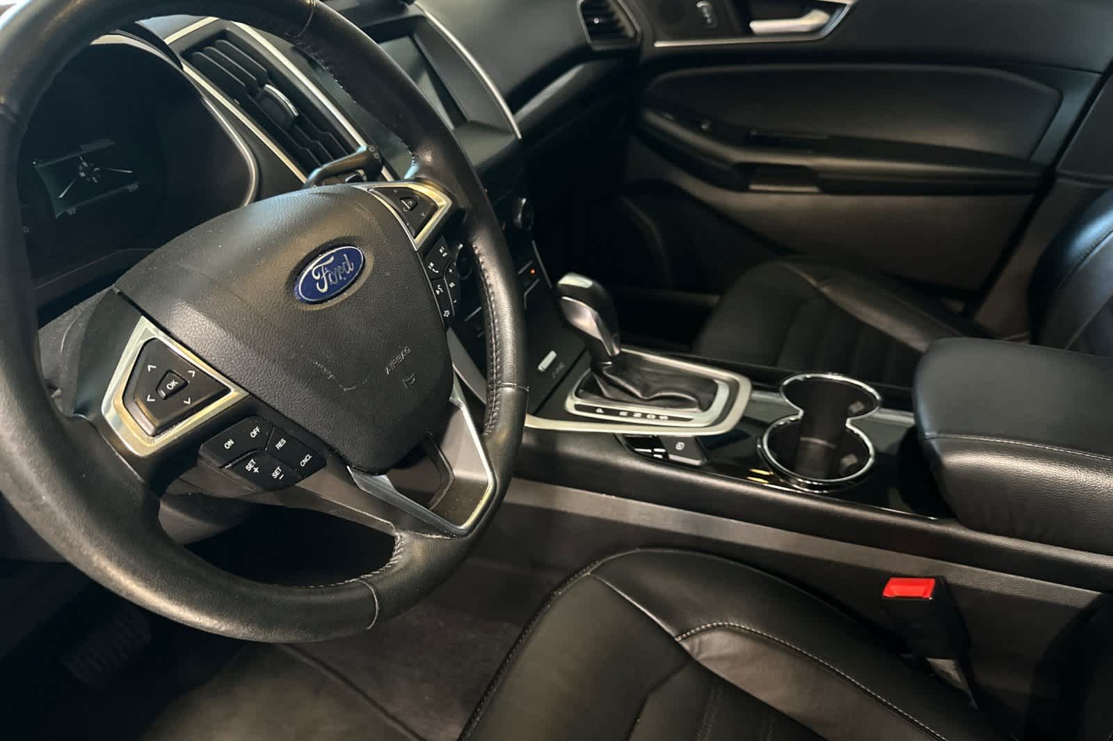 Thumbnail: 2016 Ford Edge - 14