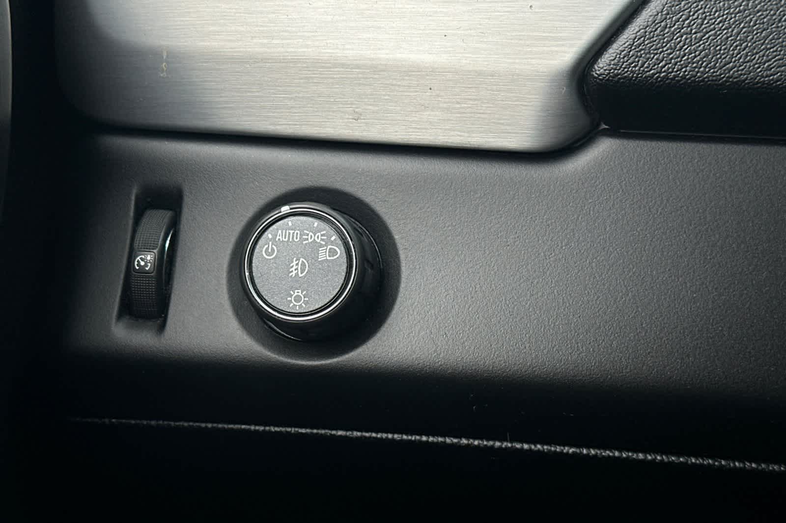 Thumbnail: 2015 GMC Yukon - 36