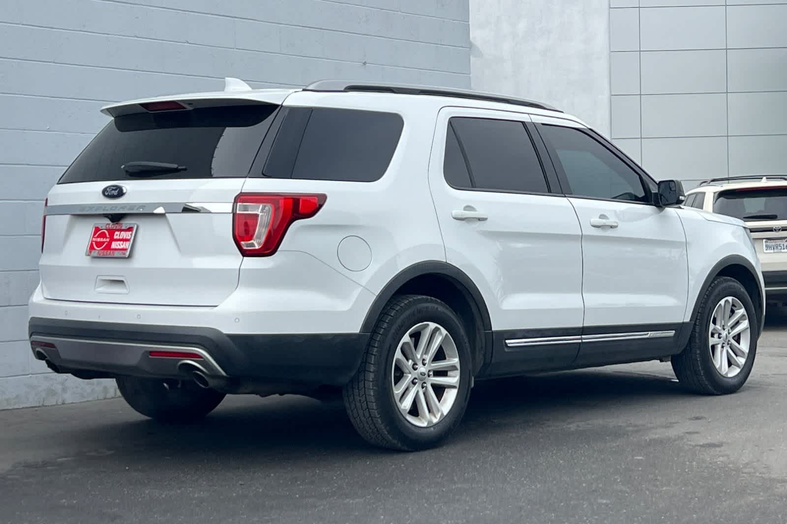 Thumbnail: 2016 Ford Explorer - 3