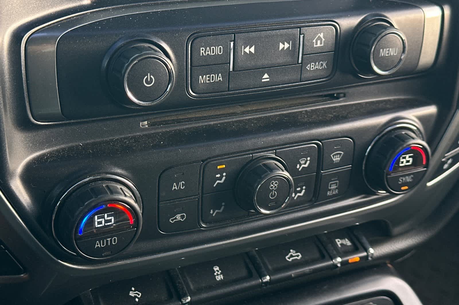 Thumbnail: 2015 Chevrolet Silverado 1500 - 22