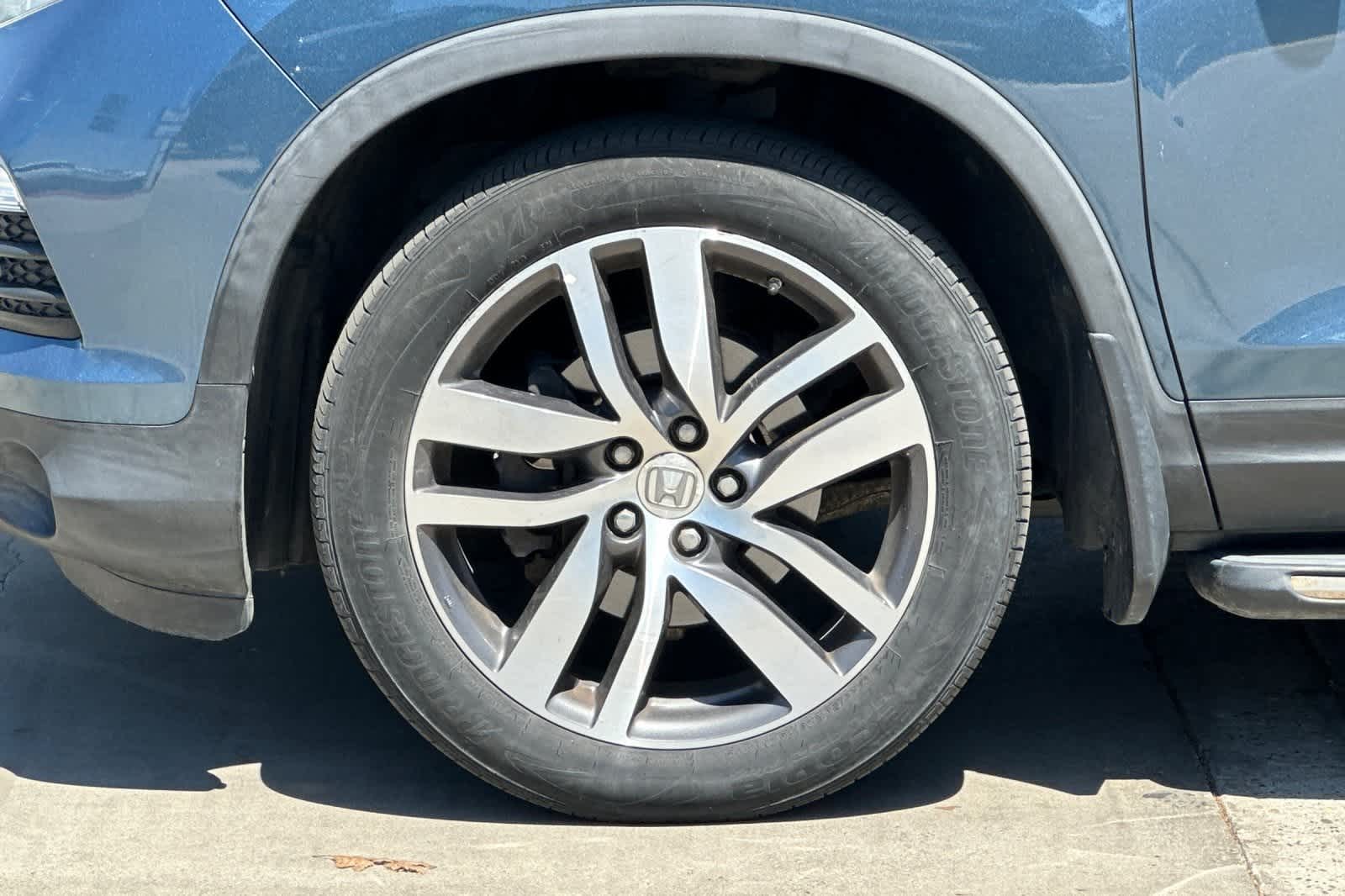 Thumbnail: 2016 Honda Pilot - 12