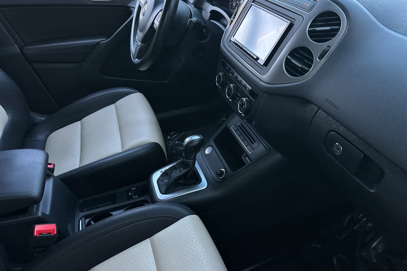 Thumbnail: 2017 Volkswagen Tiguan - 19