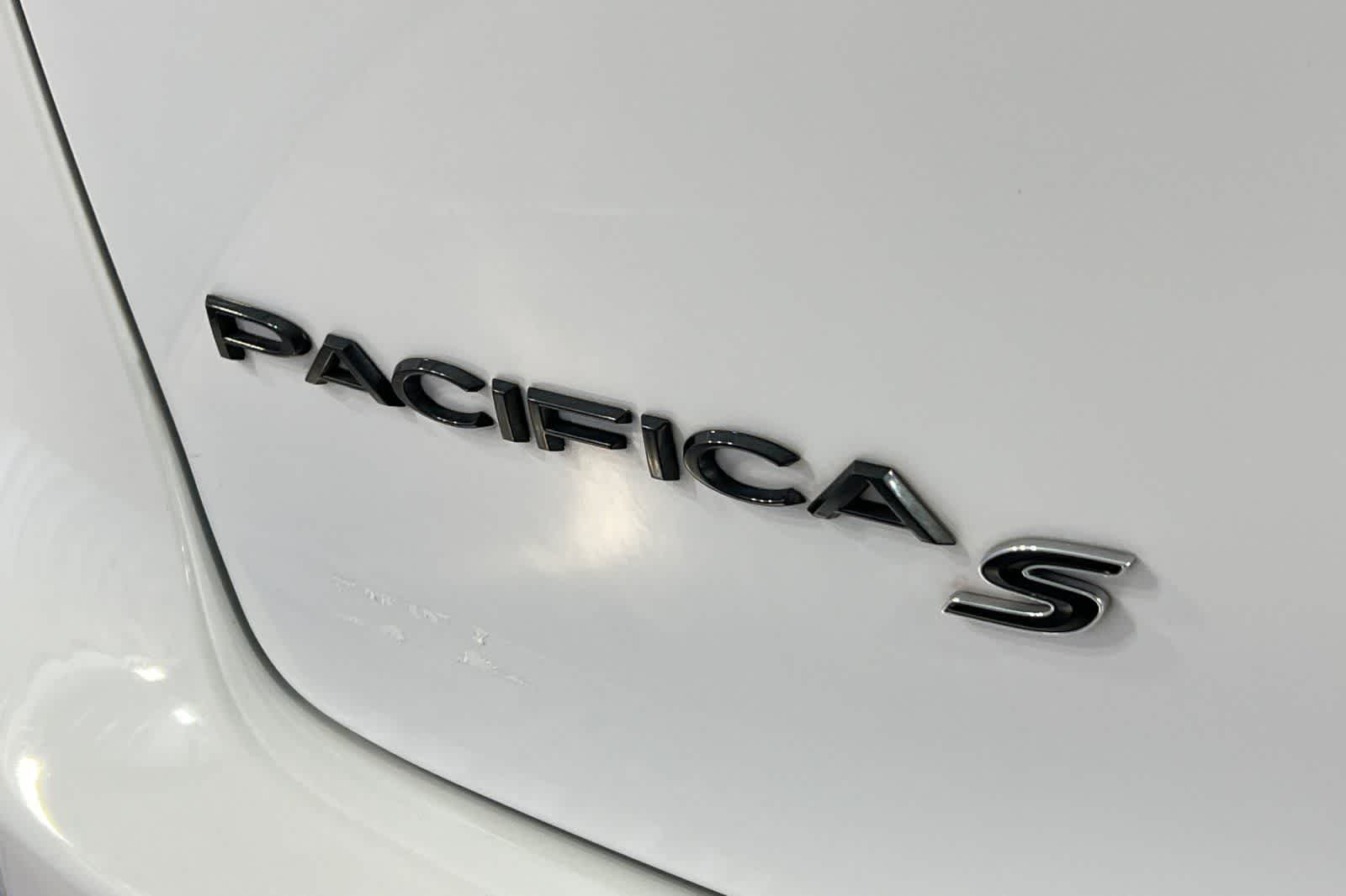Thumbnail: 2020 Chrysler Pacifica - 16