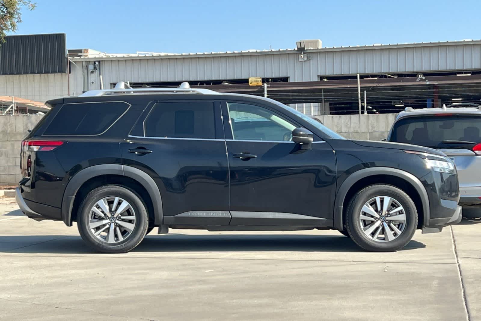 Thumbnail: 2023 Nissan Pathfinder - 9