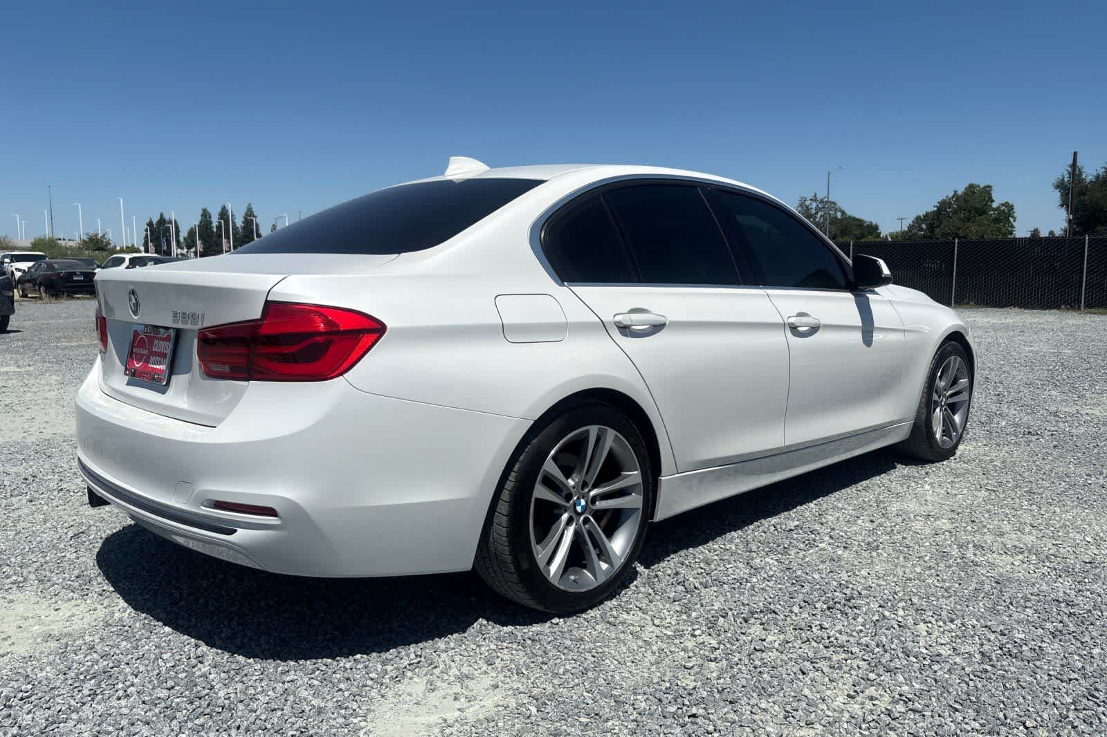 Thumbnail: 2018 BMW 3 Series - 3
