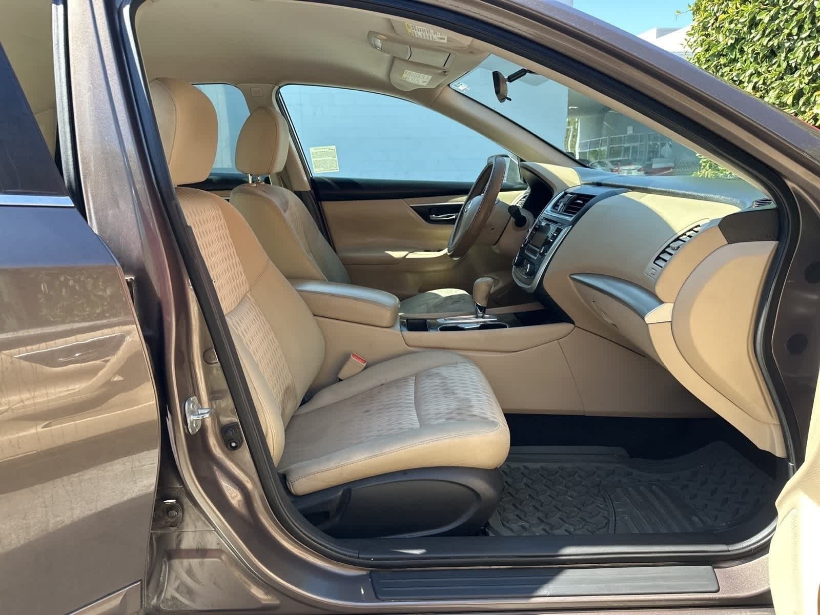 2016 Nissan Altima SV 17