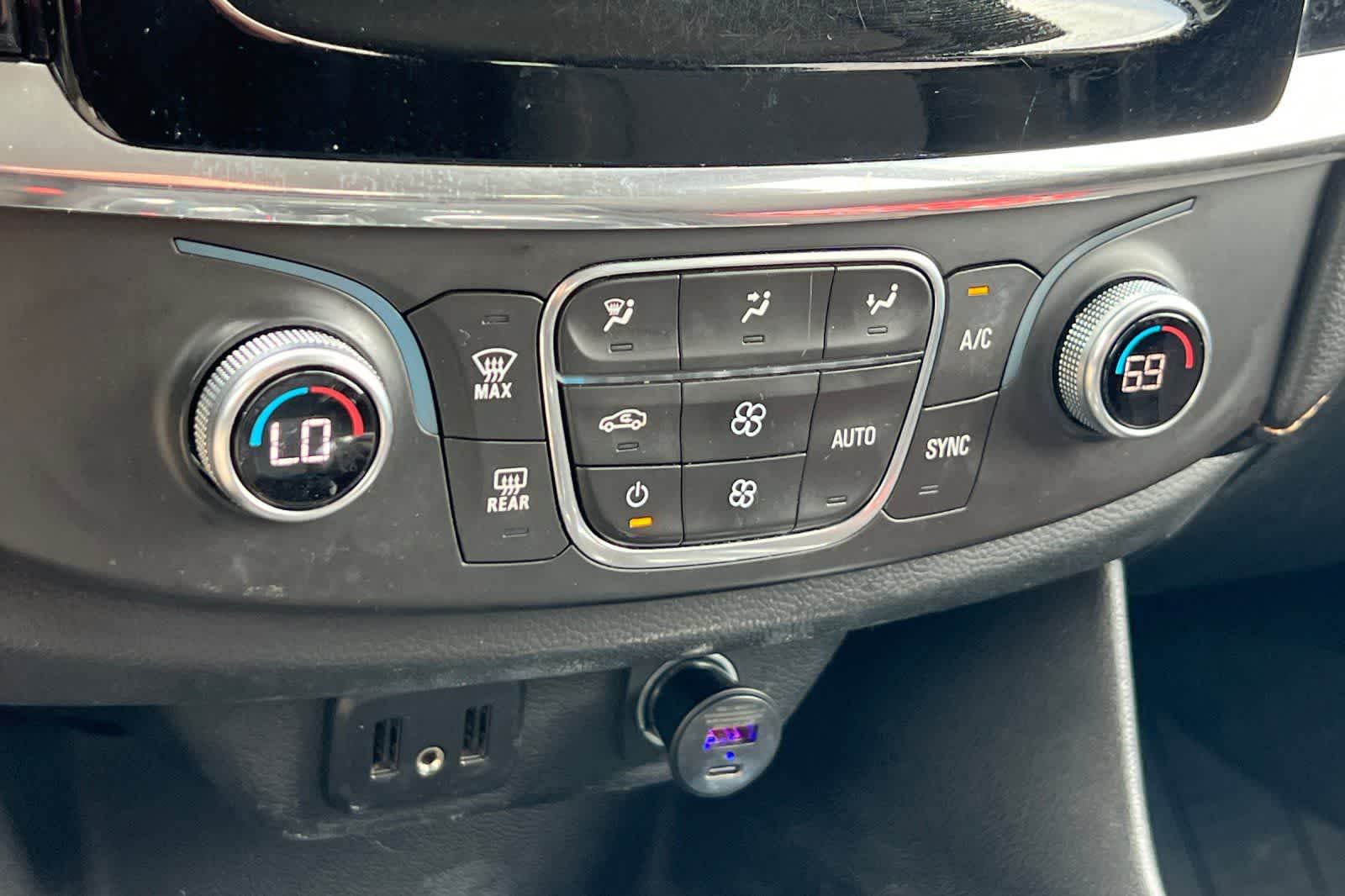 Thumbnail: 2018 Chevrolet Traverse - 23