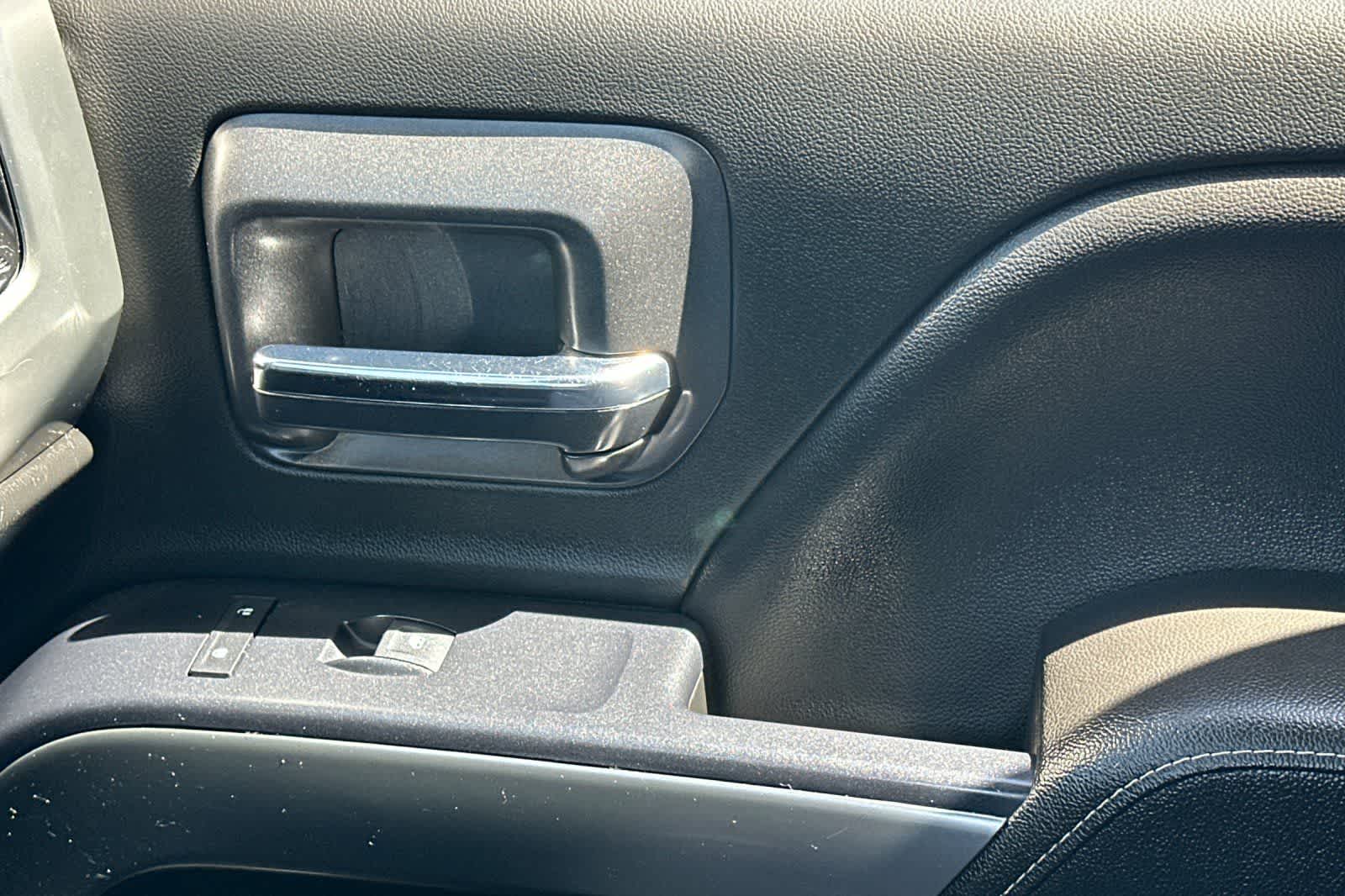 Thumbnail: 2018 Chevrolet Silverado 1500 - 18