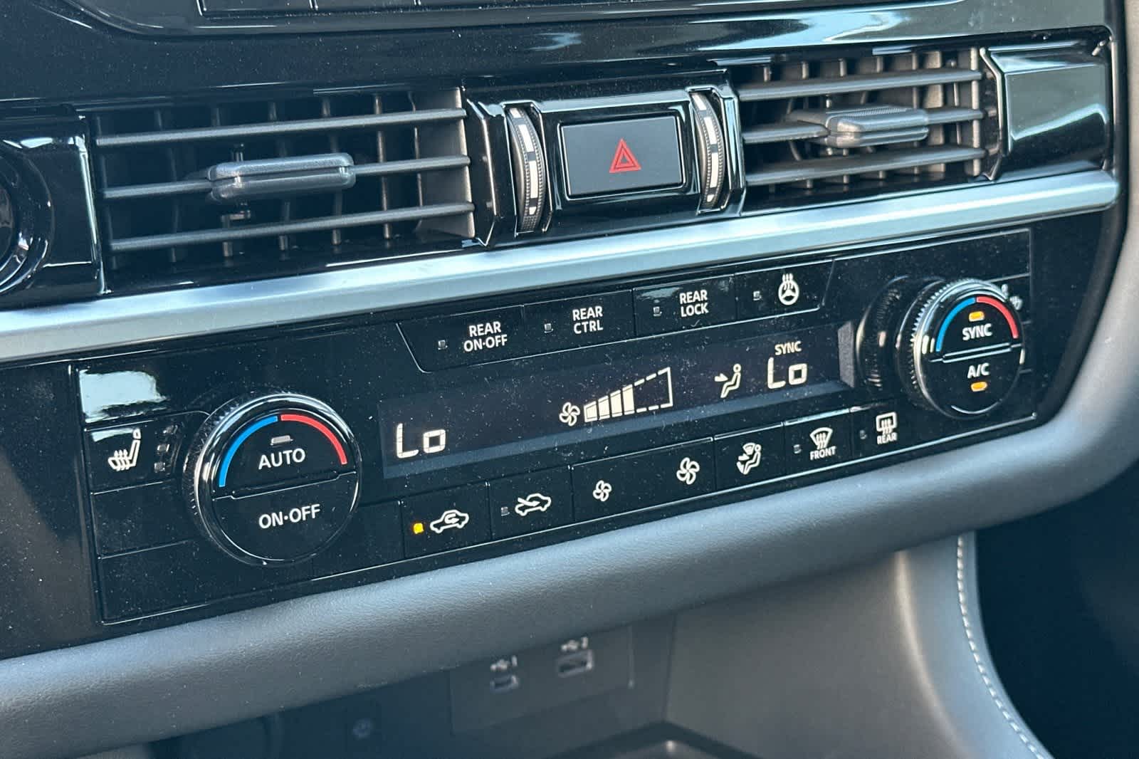 2025 Nissan Pathfinder SL 22