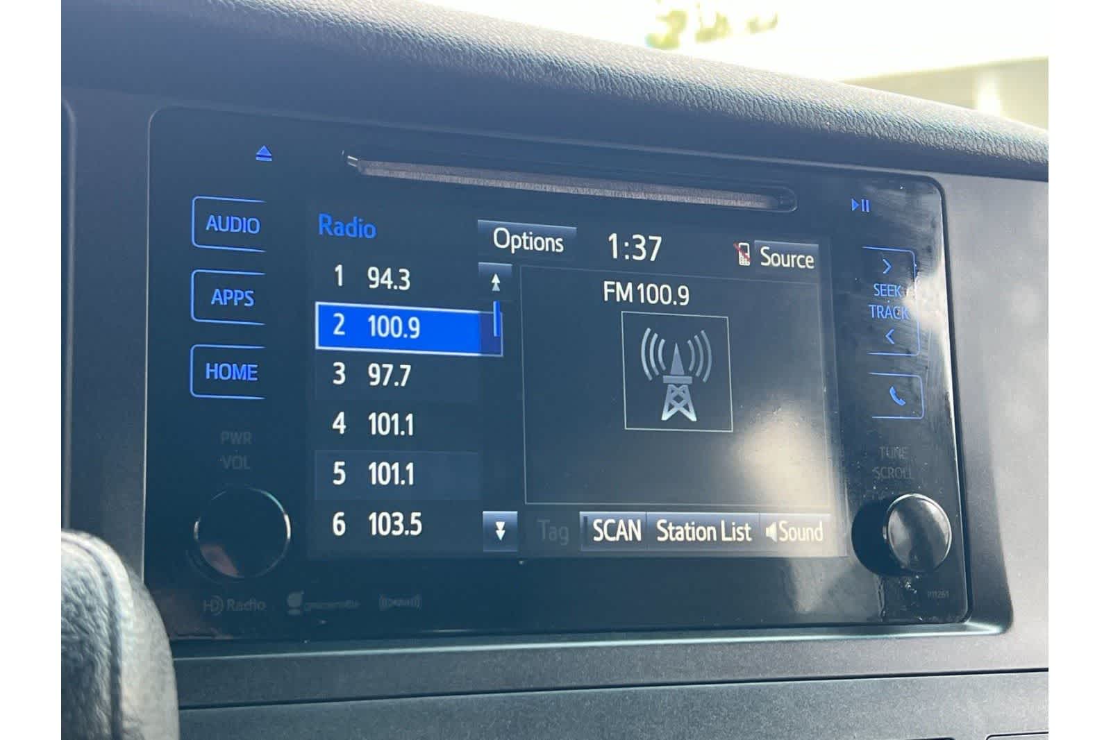 Thumbnail: 2017 Toyota Sienna - 20