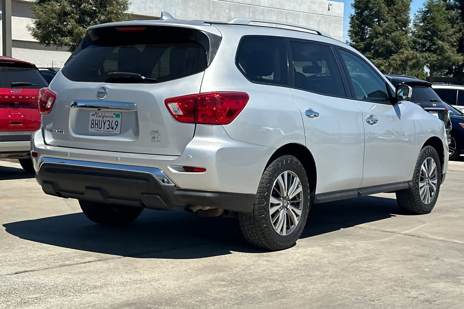 Thumbnail: 2019 Nissan Pathfinder - 3