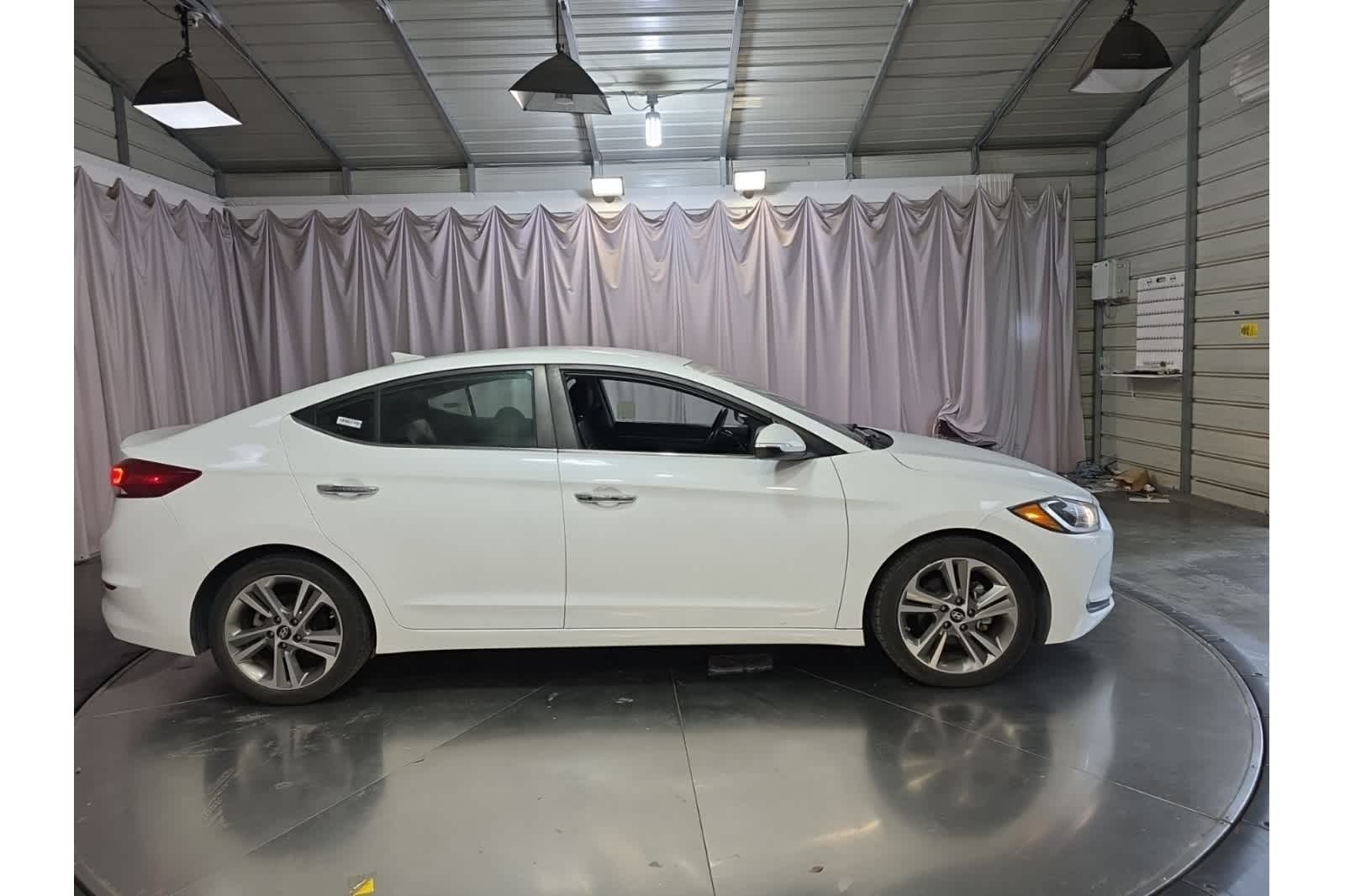 Thumbnail: 2017 Hyundai Elantra - 9