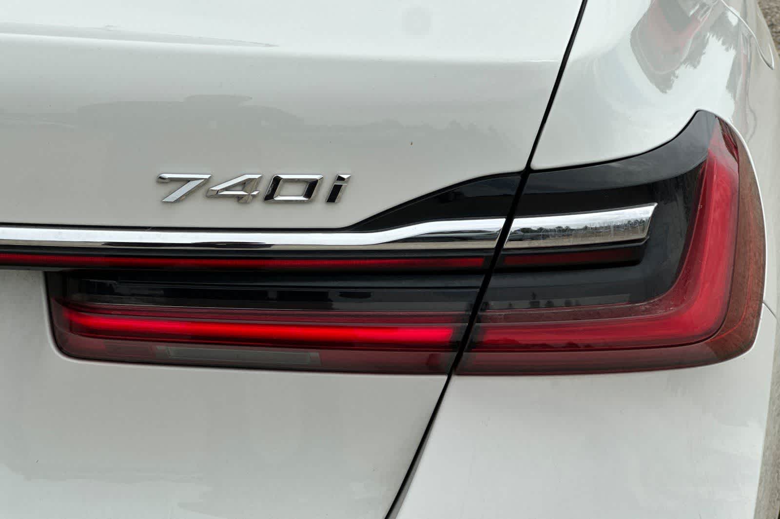Thumbnail: 2022 BMW 7 Series - 32