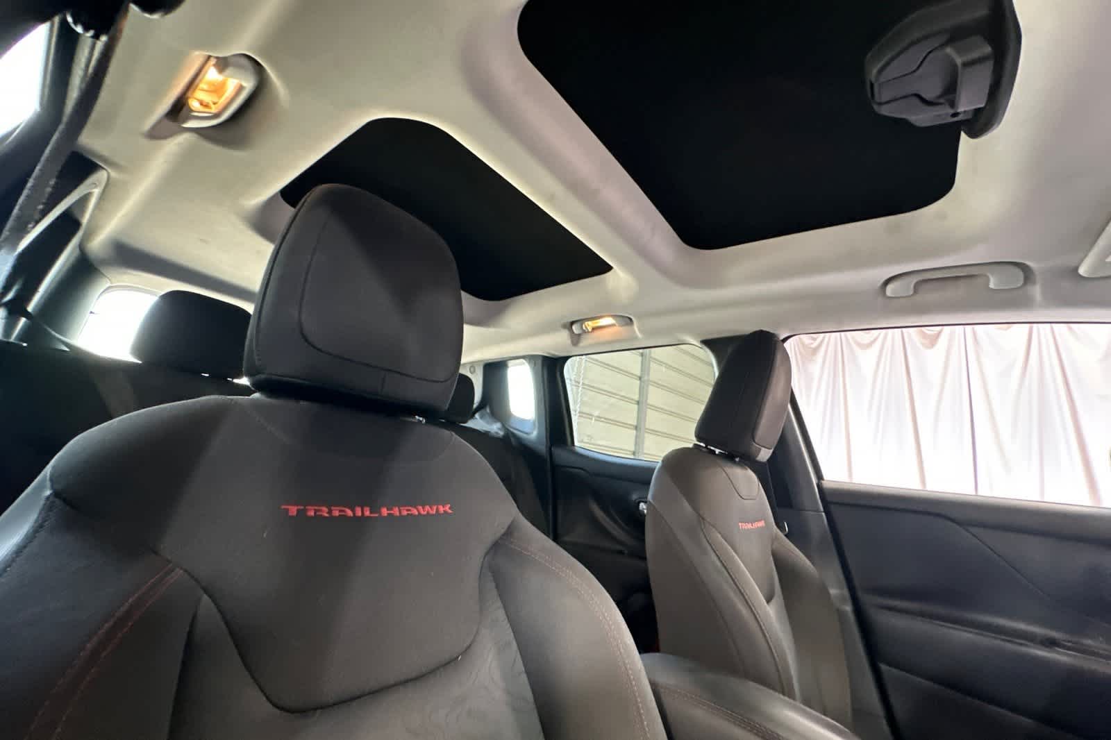 Thumbnail: 2016 Jeep Renegade - 17
