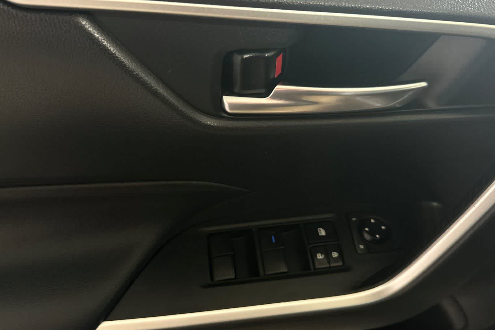 Thumbnail: 2020 Toyota RAV4 - 13