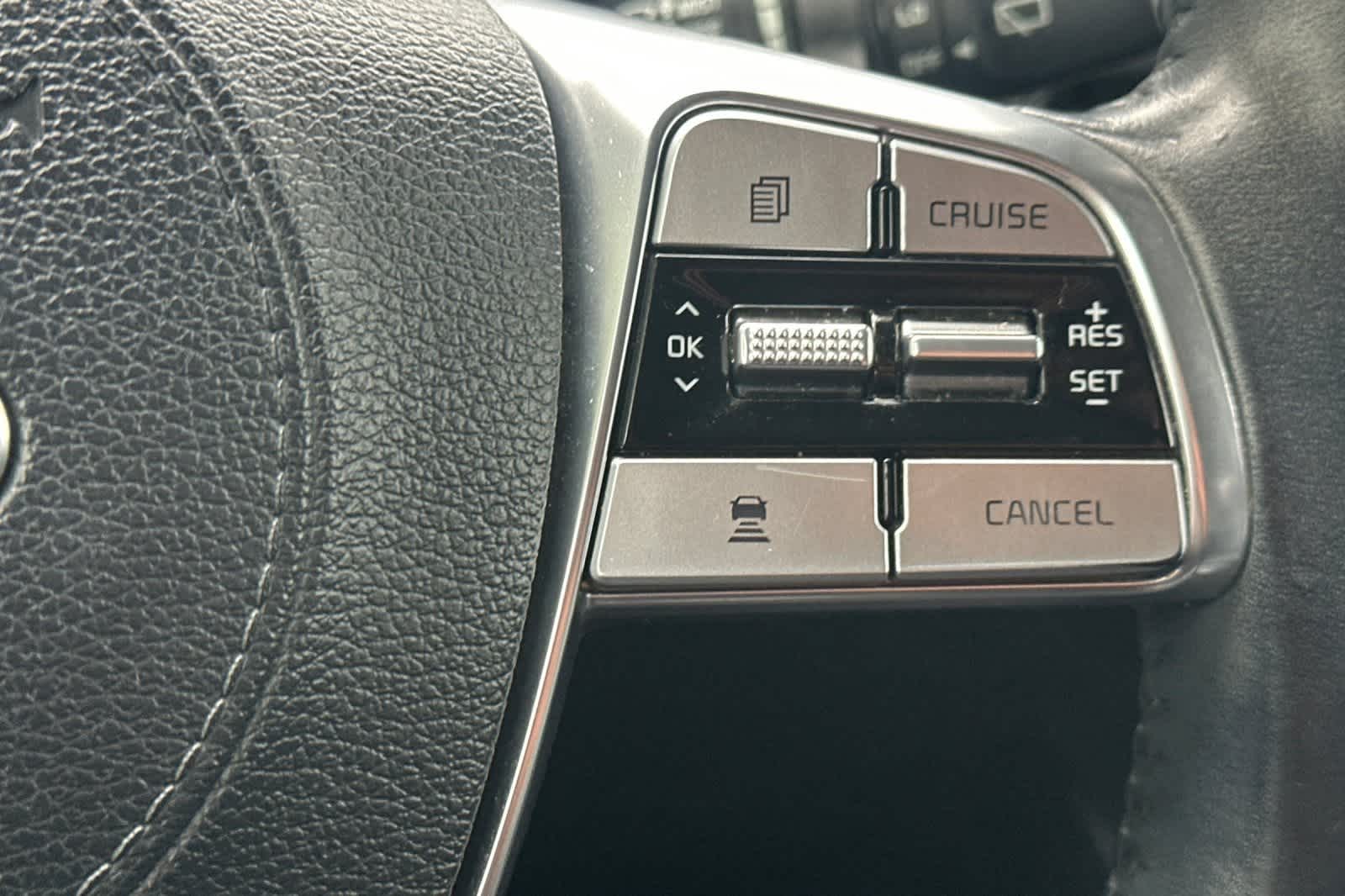 Thumbnail: 2020 Kia Telluride - 30